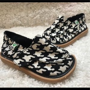 Mooshu Trainers ( canvas squeaky shoes )